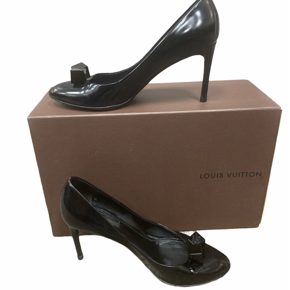 Louis Vuitton Black Leather Gossip Dice Pumps